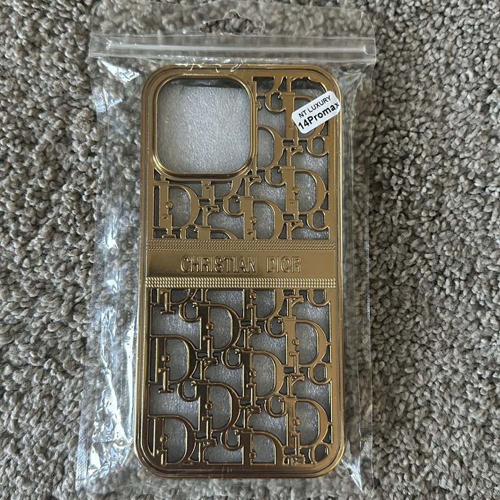 Brand new Christian Dior gold 14 Promax phone case.